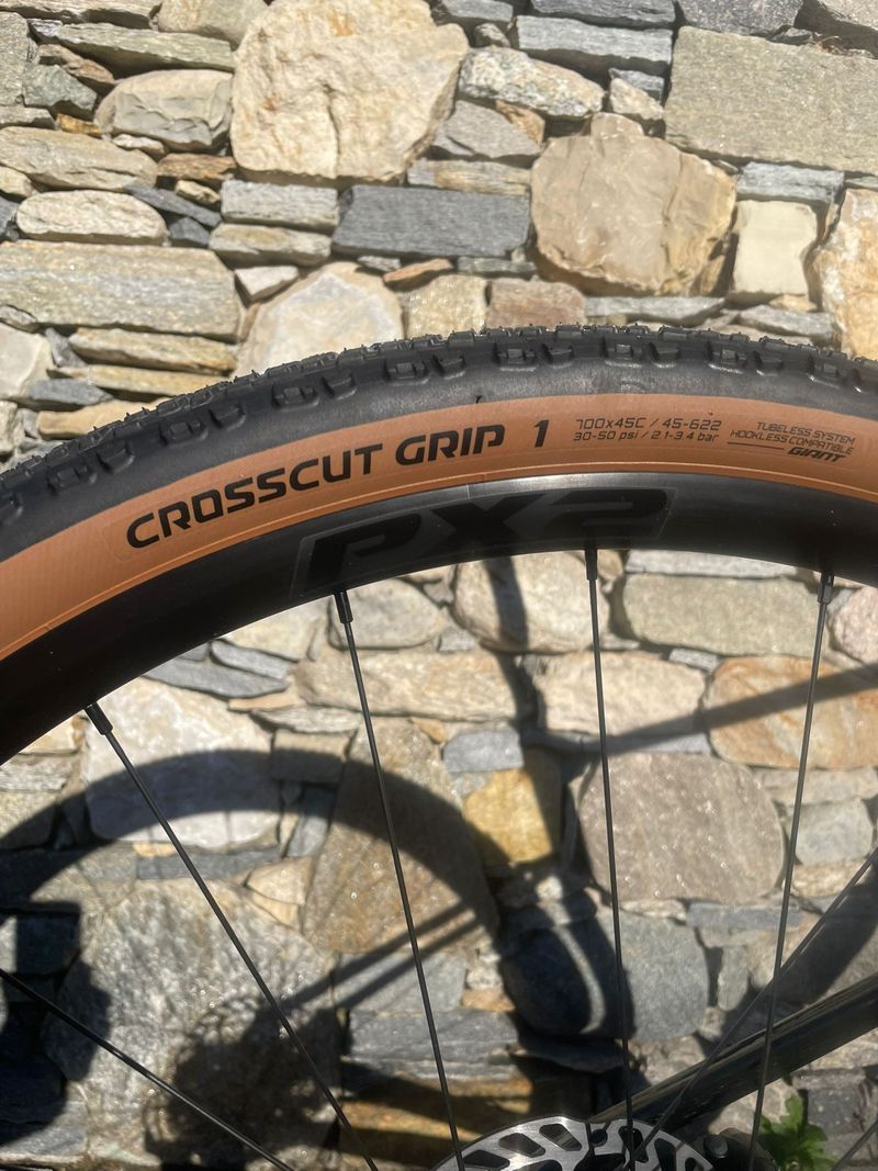 Used Giant Revolt Advanced 2 2026 2026 Road & Gravel, Black — image 10 of 12