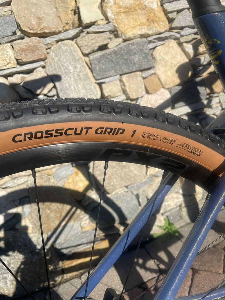 Used Giant Revolt Advanced 1 2026 2026 Road & Gravel, Blue — image 10 of 14