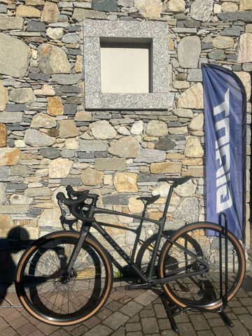 Used Giant Revolt 0 2026 2026 Road & Gravel, Black — image 2 of 11