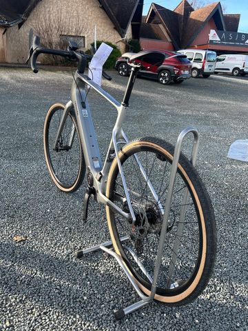Cannondale Synapse Neo Allroad 2 2025 2025 Road & Gravel usato, Grigio chiaro — immagine 2 di 5