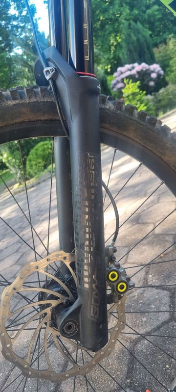 Brugt YT Industries Tues CF Comp 2016 Mountainbike — billede 3 af 5