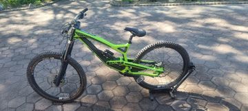 Brugt YT Industries Tues CF Comp 2016 Mountainbike — billede 1 af 5