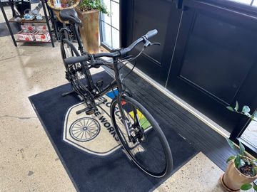Used Cannondale Quick 4 2024 2024 Urban, Black — image 3 of 5