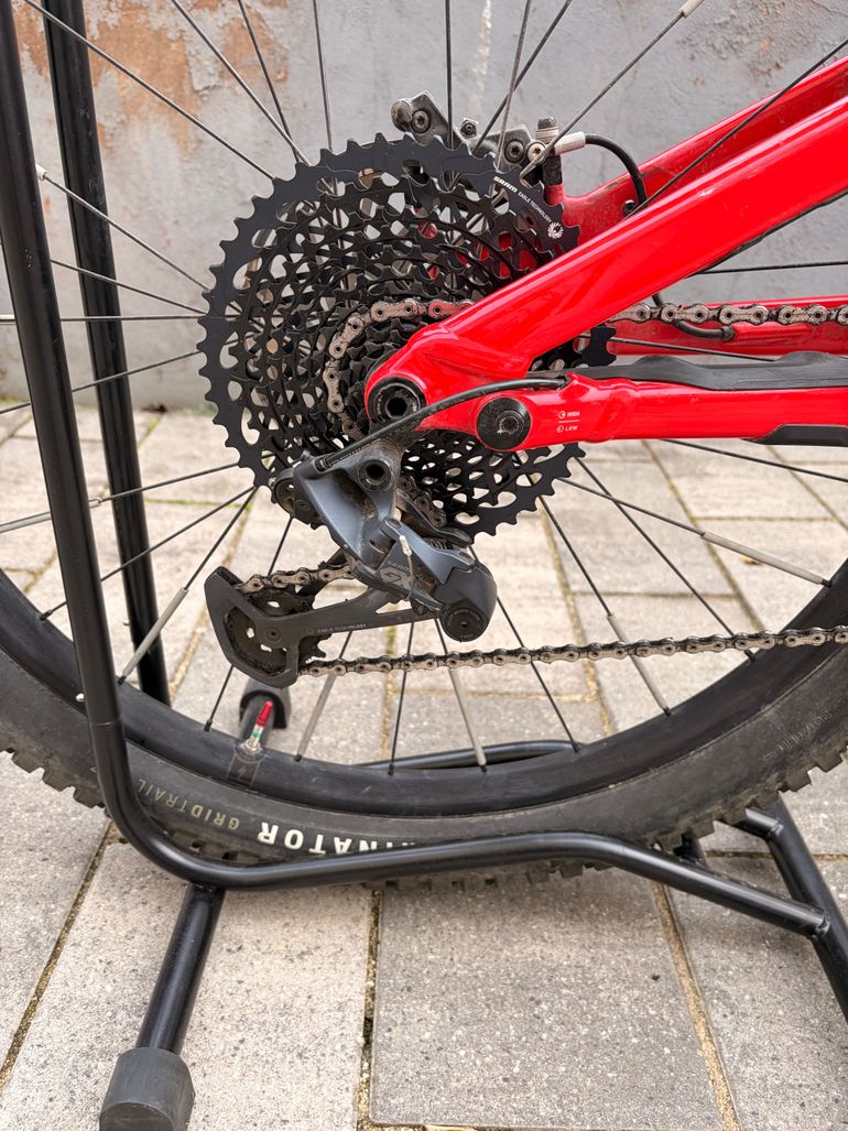 Used Specialized Turbo Levo SRAM GX Eagle 2022 Mountainbike, Red — image 2 of 5