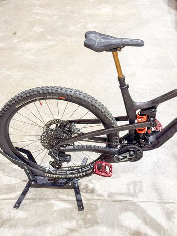 Propain Tyee 6 CF 2023 2023 Mountainbike usato, Nero — immagine 3 di 8