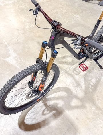 Propain Tyee 6 CF 2023 2023 Mountainbike usato, Nero — immagine 7 di 8
