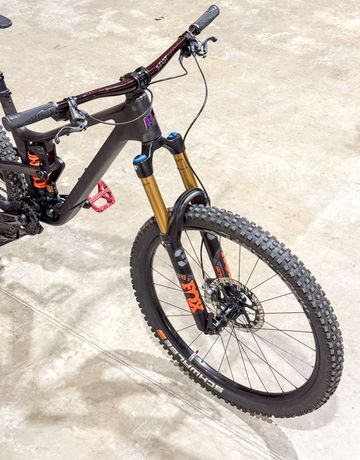Propain Tyee 6 CF 2023 2023 Mountainbike usato, Nero — immagine 2 di 8