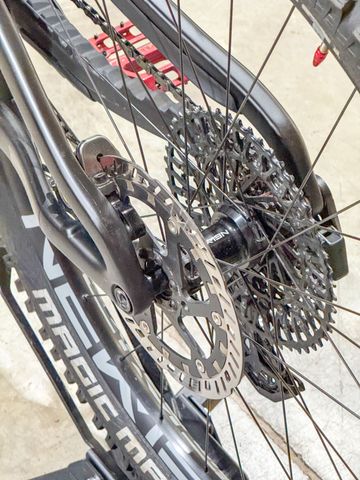 Propain Tyee 6 CF 2023 2023 Mountainbike usato, Nero — immagine 4 di 8
