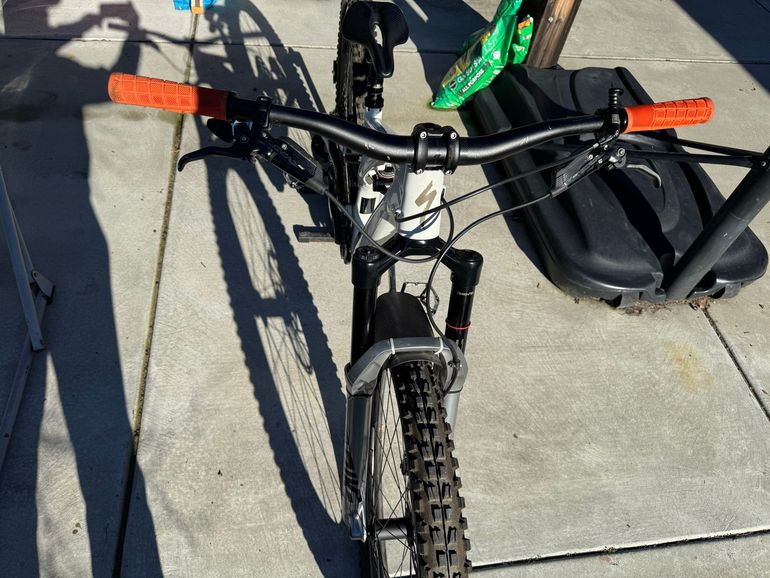 Used Specialized Stumpjumper EVO Pro 2023 2023 Mountainbike, White, 29 — image 4 of 8