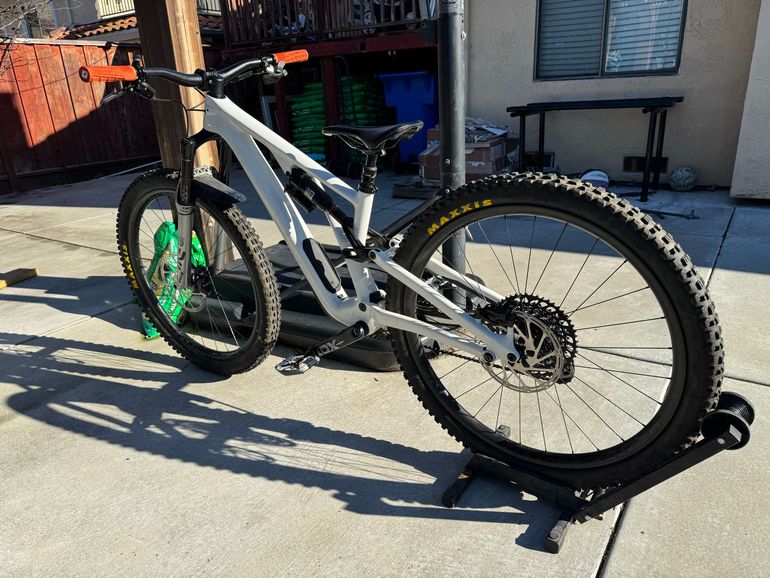 Used Specialized Stumpjumper EVO Pro 2023 2023 Mountainbike, White, 29 — image 7 of 8