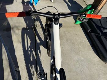 Used Specialized Stumpjumper EVO Pro 2023 2023 Mountainbike, White, 29 — image 6 of 8
