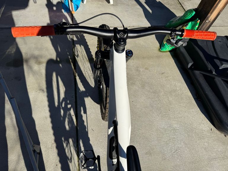 Used Specialized Stumpjumper EVO Pro 2023 2023 Mountainbike, White, 29 — image 6 of 8