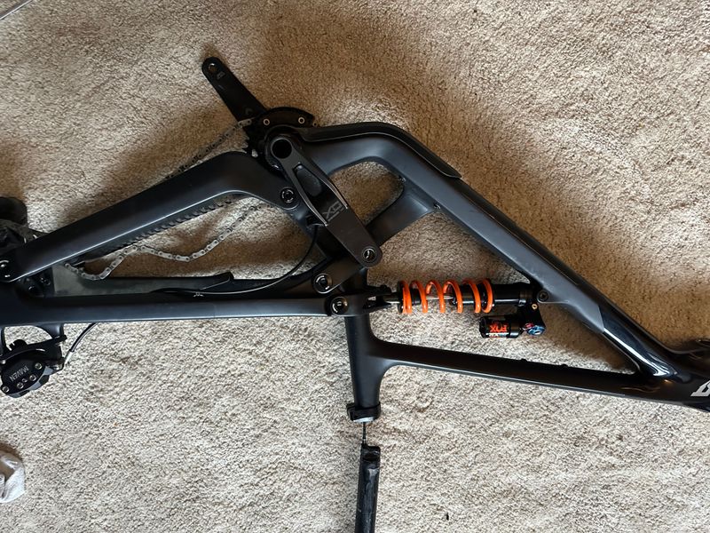 Used YT Industries Capra CORE 4 CF MX 2025 Frameset 2025 Mountainbike, Black, 29, 27.5 — image 4 of 5