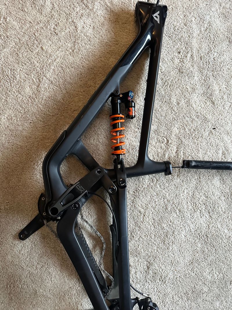 Used YT Industries Capra CORE 4 CF MX 2025 Frameset 2025 Mountainbike, Black, 29, 27.5 — image 1 of 5