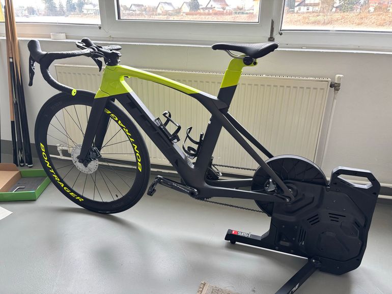 Used Trek Madone SL 6 Disc 2020 2020 Road & Gravel — image 2 of 3