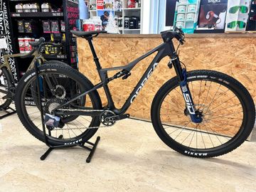 Brugt Orbea Oiz M10 AXS Sram Flight Attendant SID Ultimate Powermeter 2026 MTB
