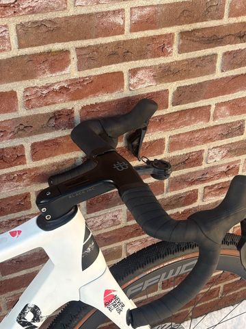 Used Factor Ostro Shimano Dura Ace Di2 2024 Road & Gravel, White — image 8 of 10
