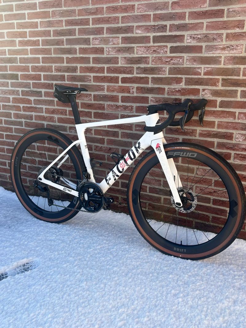 Used Factor Ostro Shimano Dura Ace Di2 2024 Road & Gravel, White — image 3 of 10
