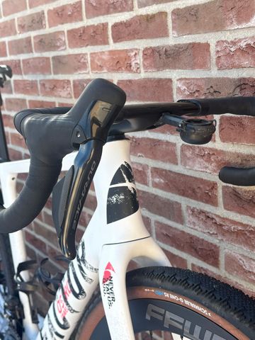 Used Factor Ostro Shimano Dura Ace Di2 2024 Road & Gravel, White — image 9 of 10