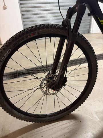 Specialized Stumpjumper Shimano Deore XT 2016 Mountainbike usato, Nero — immagine 4 di 8