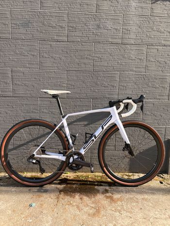 Superior, X-ROAD Team Issue Di2 2024