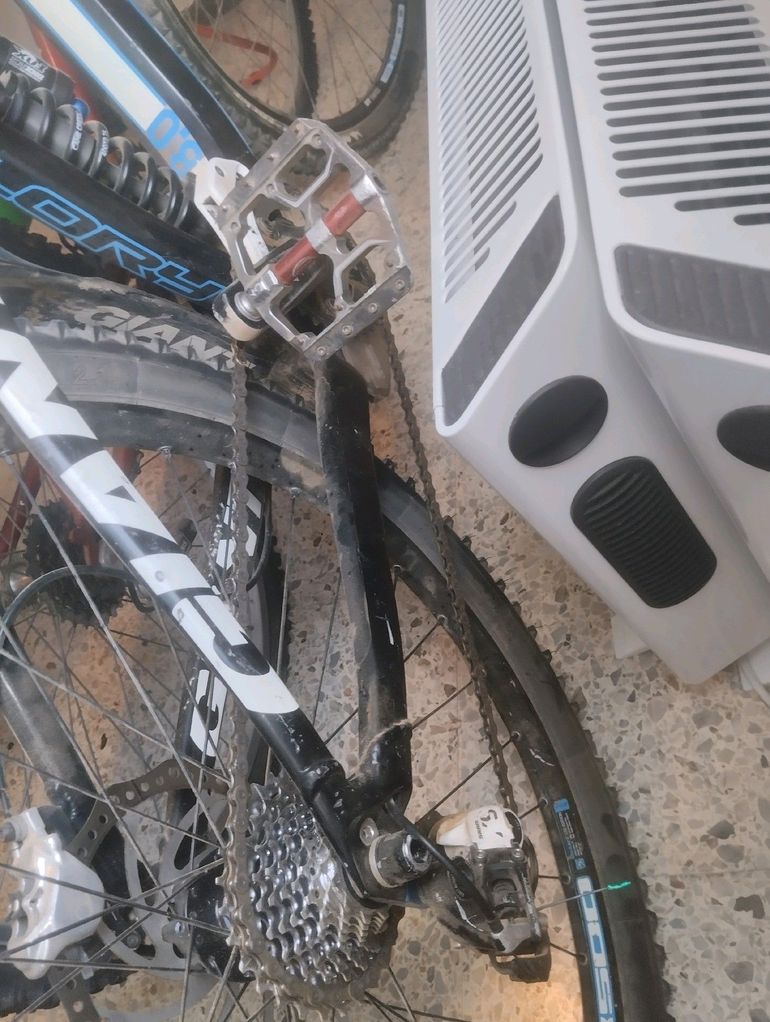 Used Giant Glory SRAM X7 2013 Mountainbike — image 10 of 11