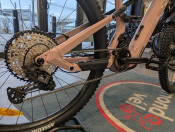 Used Moustache Game 150.7 750Wh 2025 Mountainbike, Viola — image 2 of 5