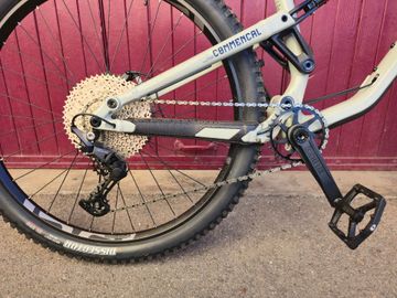Commencal META TR ORIGIN 2022 2022 Mountainbike usato, Grigio chiaro — immagine 3 di 3