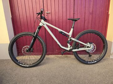 Commencal META TR ORIGIN 2022 2022 Mountainbike usato, Grigio chiaro — immagine 2 di 3