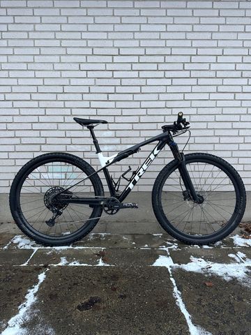 Used Trek Supercaliber 9.7 2021 2021 Mountainbike, Black, 29 — image 1 of 7