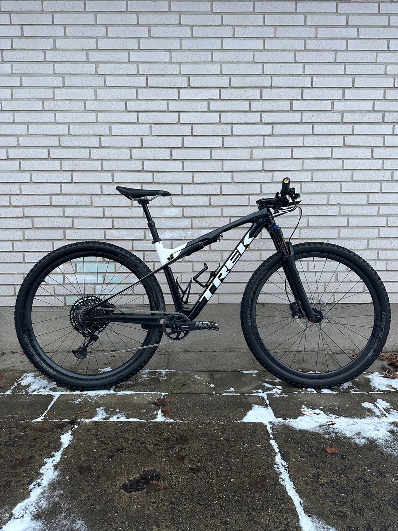 Used Trek Supercaliber 9.7 2021 2021 Mountainbike, Black, 29 — image 1 of 7