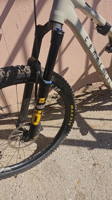 Tweedehands Commencal T.E.M.P.O SRAM GX Eagle AXS 2023 Mountainbike — afbeelding 4 van 5
