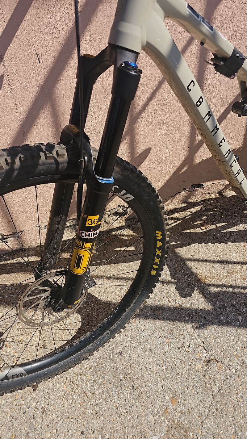 Tweedehands Commencal T.E.M.P.O SRAM GX Eagle AXS 2023 Mountainbike — afbeelding 4 van 5