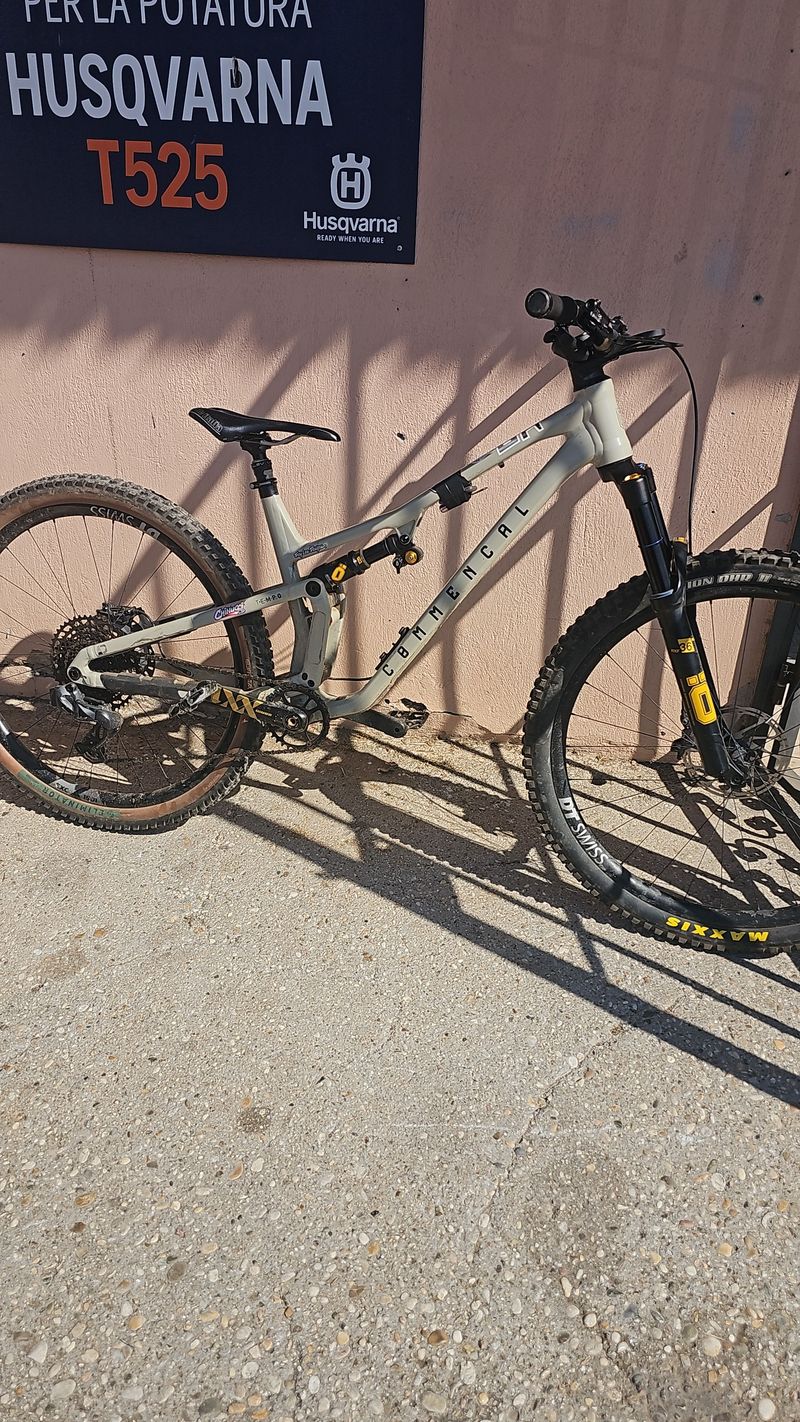 Tweedehands Commencal T.E.M.P.O SRAM GX Eagle AXS 2023 Mountainbike — afbeelding 3 van 5