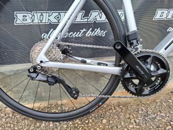Used Trek Émonda SL 6 Di2 2023 2023 Road & Gravel, Red — image 3 of 4