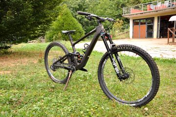 Used Specialized Enduro Expert 2022 2022 Mountainbike, Black, 29 — image 2 of 5