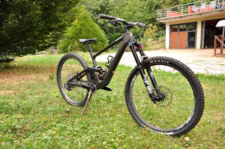 Used Specialized Enduro Expert 2022 2022 Mountainbike, Black, 29 — image 2 of 5