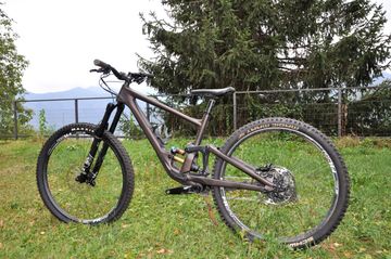 Used Specialized Enduro Expert 2022 2022 Mountainbike, Black, 29 — image 1 of 5