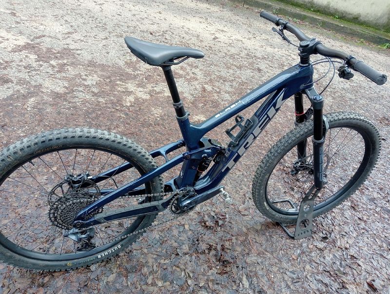 Trek Slash SRAM GX 2023 Mountainbike usato, Blu — immagine 1 di 10