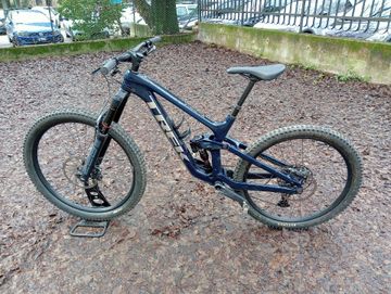 Trek Slash SRAM GX 2023 Mountainbike usato, Blu — immagine 2 di 10