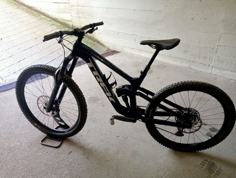 Trek Slash SRAM GX 2023 Mountainbike usato, Blu — immagine 9 di 10