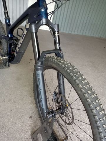 Trek Slash SRAM GX 2023 Mountainbike usato, Blu — immagine 4 di 10