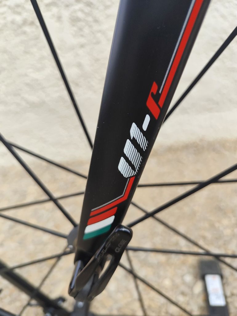Used Colnago V1-R 2015 Road & Gravel, Black — image 16 of 32