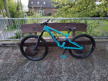 Used Specialized Enduro Comp 2021 2021 Mountainbike, Blue, 29 — image 1 of 21