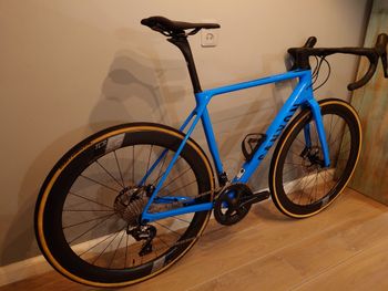Used Canyon Ultimate CF SL Disc 8.0 2020 2020 Road & Gravel — image 1 of 9