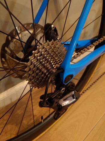 Used Canyon Ultimate CF SL Disc 8.0 2020 2020 Road & Gravel — image 7 of 9