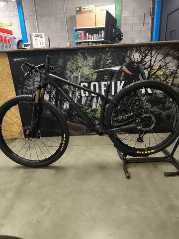 Megamo FACTORY AXS RACE 2022 2022 Mountainbike usato, Nero — immagine 2 di 3