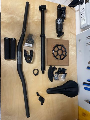 Gebrauchtes Canyon Strive CFR 2023 Mountainbike, Schwarz — Bild 4 von 5