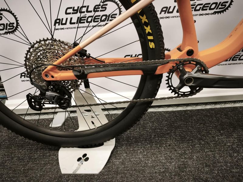 Orbea OIZ H30 2024 2024 Mountainbike usato, Arancione — immagine 2 di 4