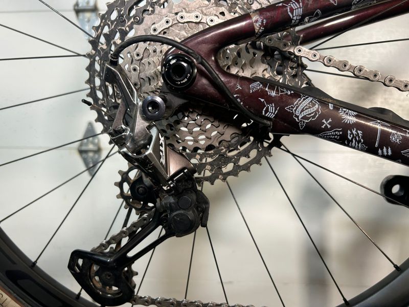 Used Specialized Epic EVO Pro 2022 2022 Mountainbike, Red, 29 — image 7 of 35